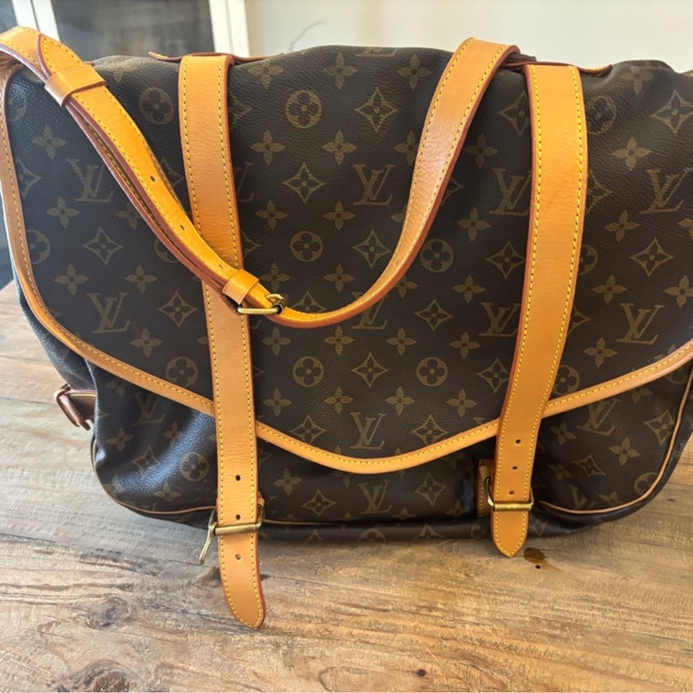 Louis Vuitton Samur 43